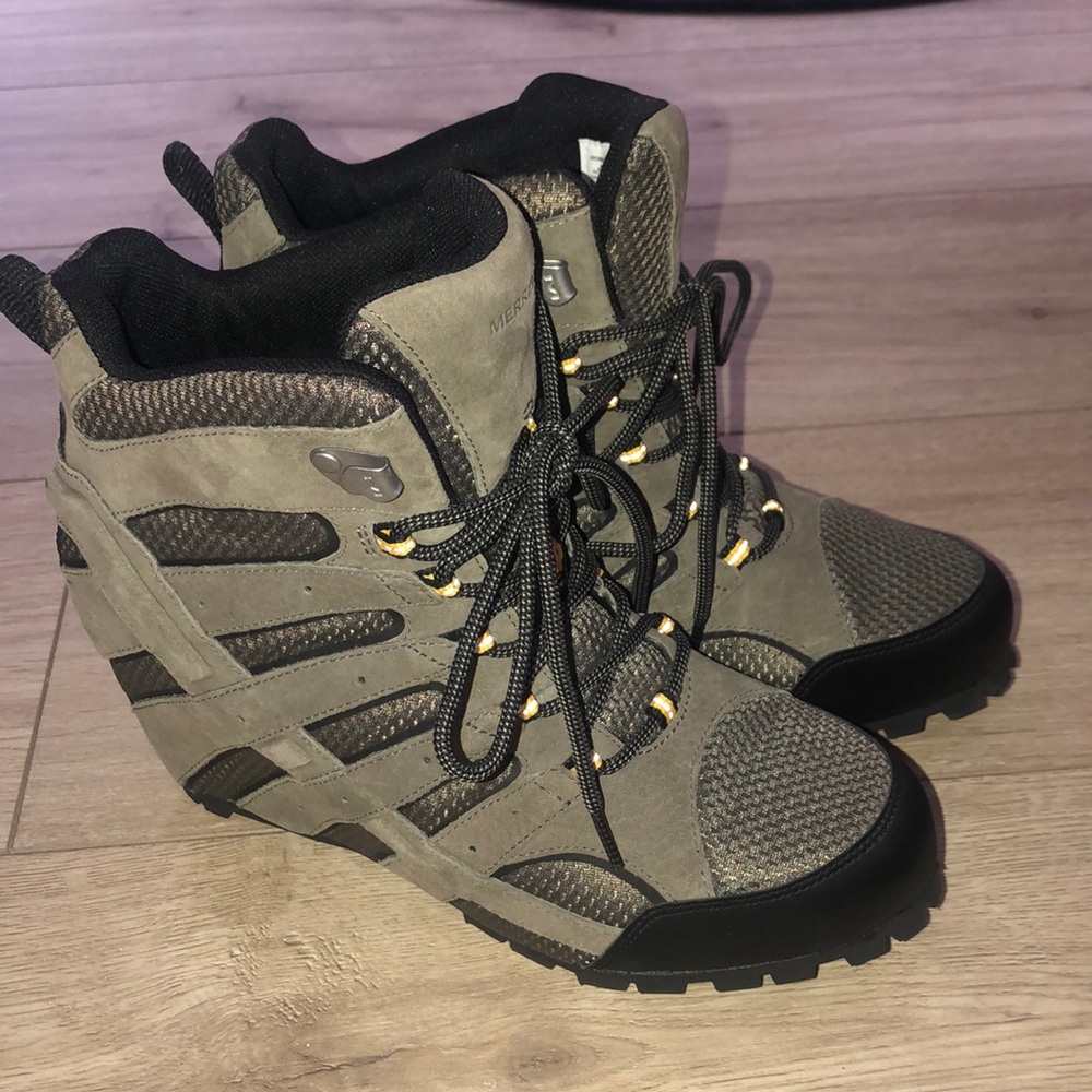 NWOB MERRELL - Moab Wedge Boot - Women's